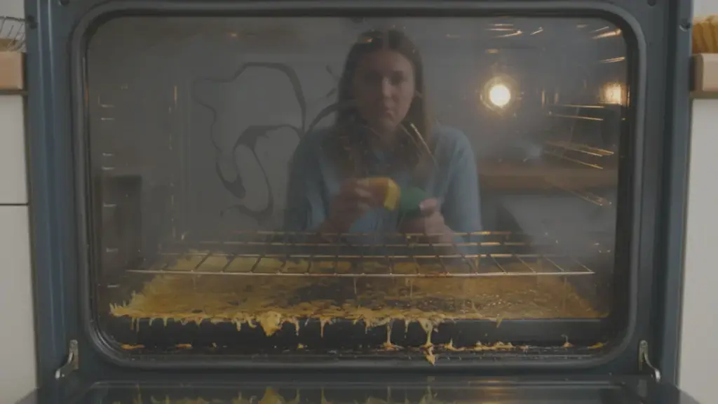 Hoe je een gasoven met branders schoonmaakt zonder de hele keuken uit elkaar te halen